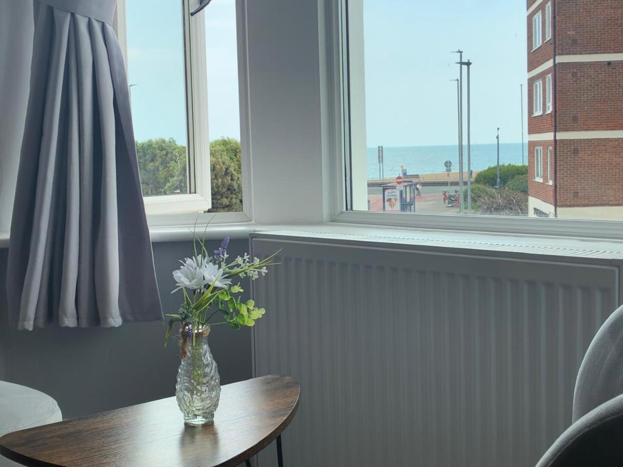 Inn By The Sea, Portsmouth - En Suite Rooms With Sea View Possible, Parking Ev 22Kw Exterior photo